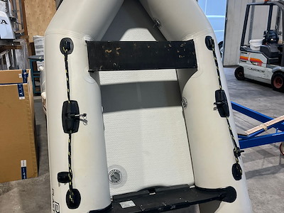 TENDER PLASTIMO HORIZON 230B USATO