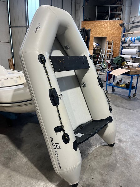 TENDER PLASTIMO HORIZON 230B USATO